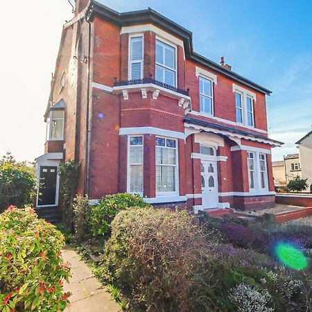 Spacious Victorian Birkdale Apartment With Garden Southport Eksteriør bilde
