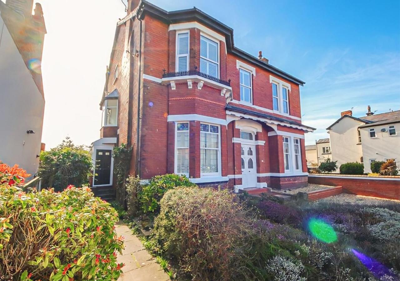 Spacious Victorian Birkdale Apartment With Garden Southport Eksteriør bilde