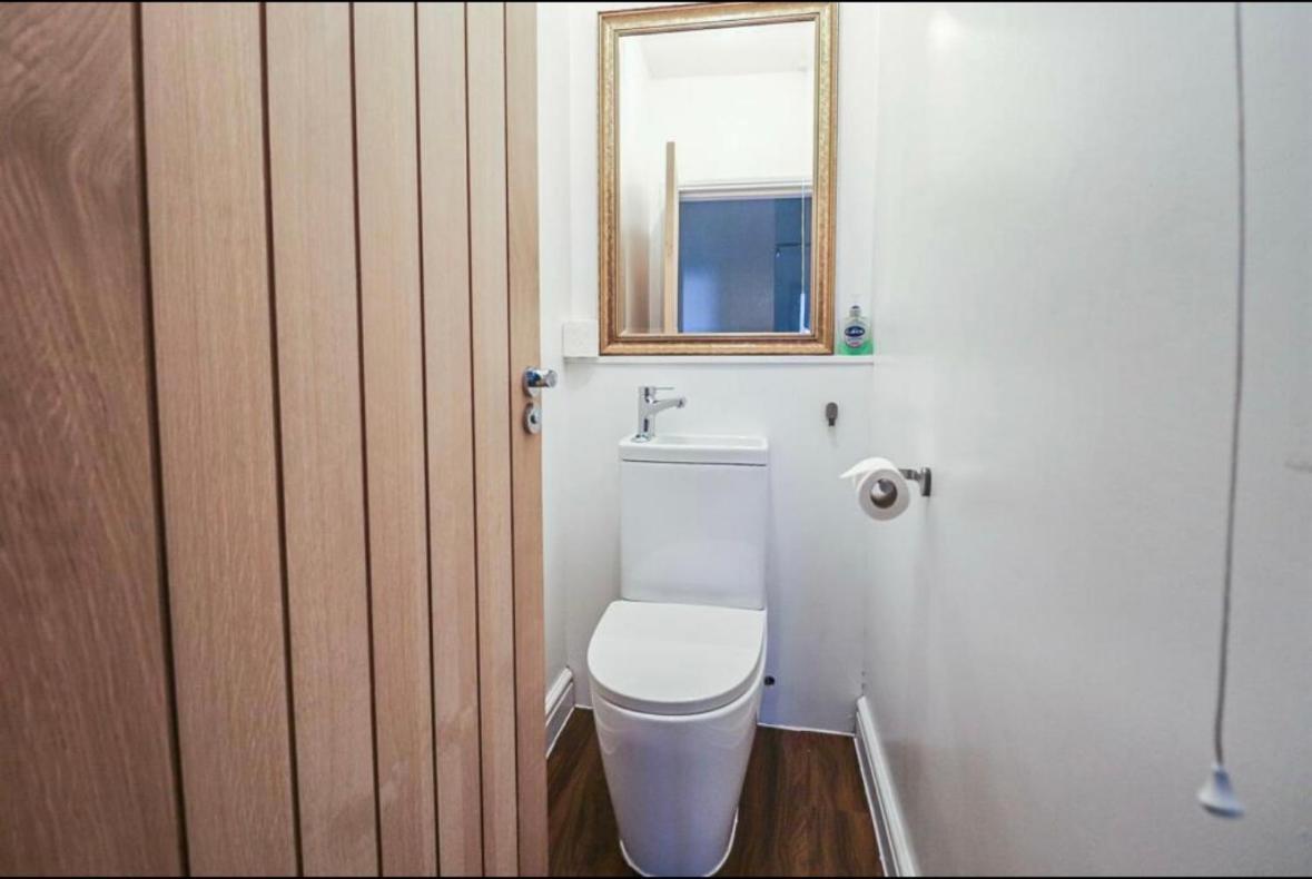 Spacious Victorian Birkdale Apartment With Garden Southport Eksteriør bilde