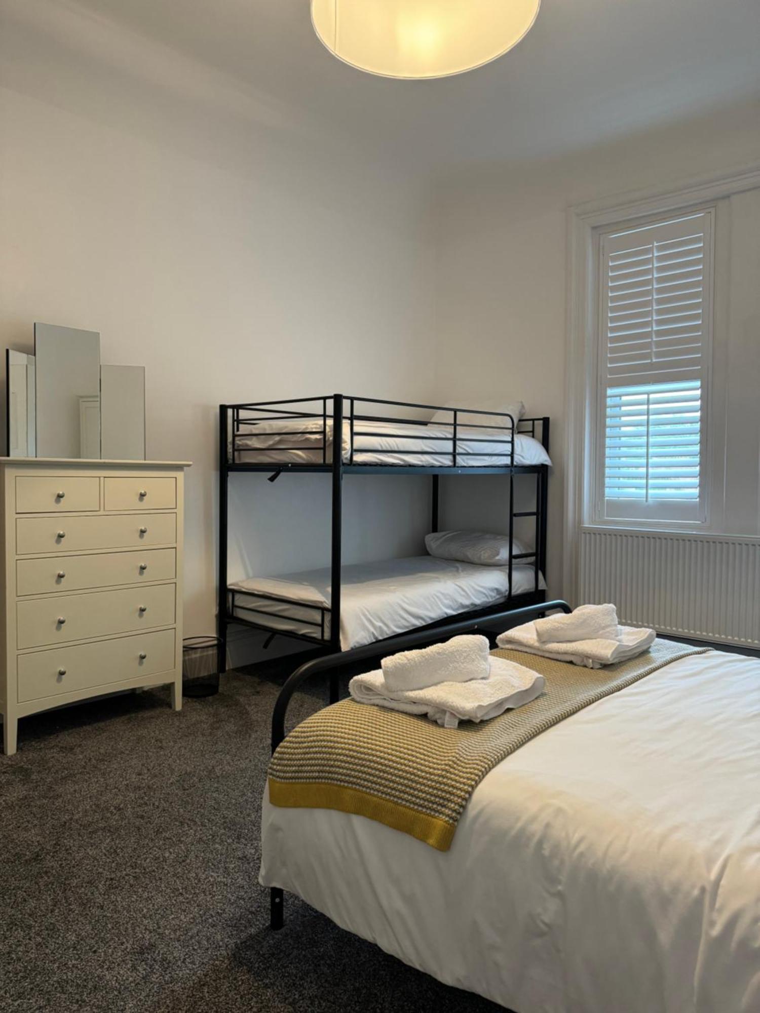 Spacious Victorian Birkdale Apartment With Garden Southport Eksteriør bilde