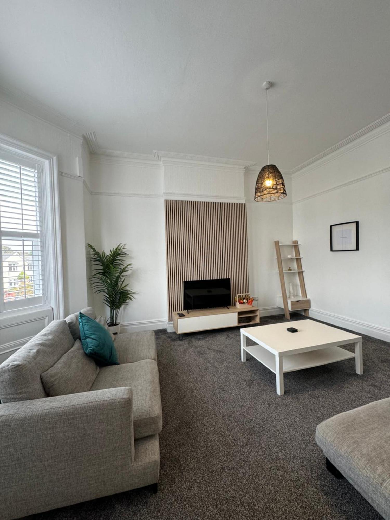 Spacious Victorian Birkdale Apartment With Garden Southport Eksteriør bilde
