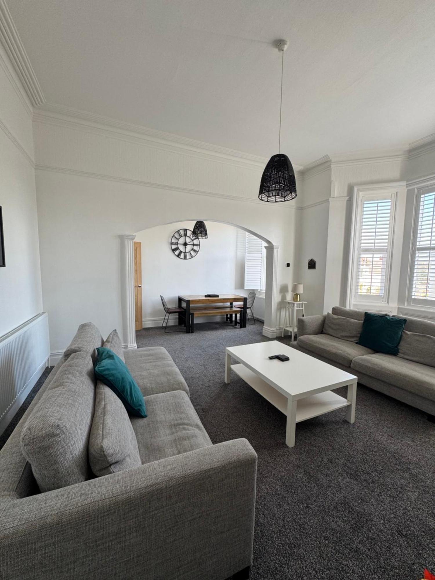Spacious Victorian Birkdale Apartment With Garden Southport Eksteriør bilde